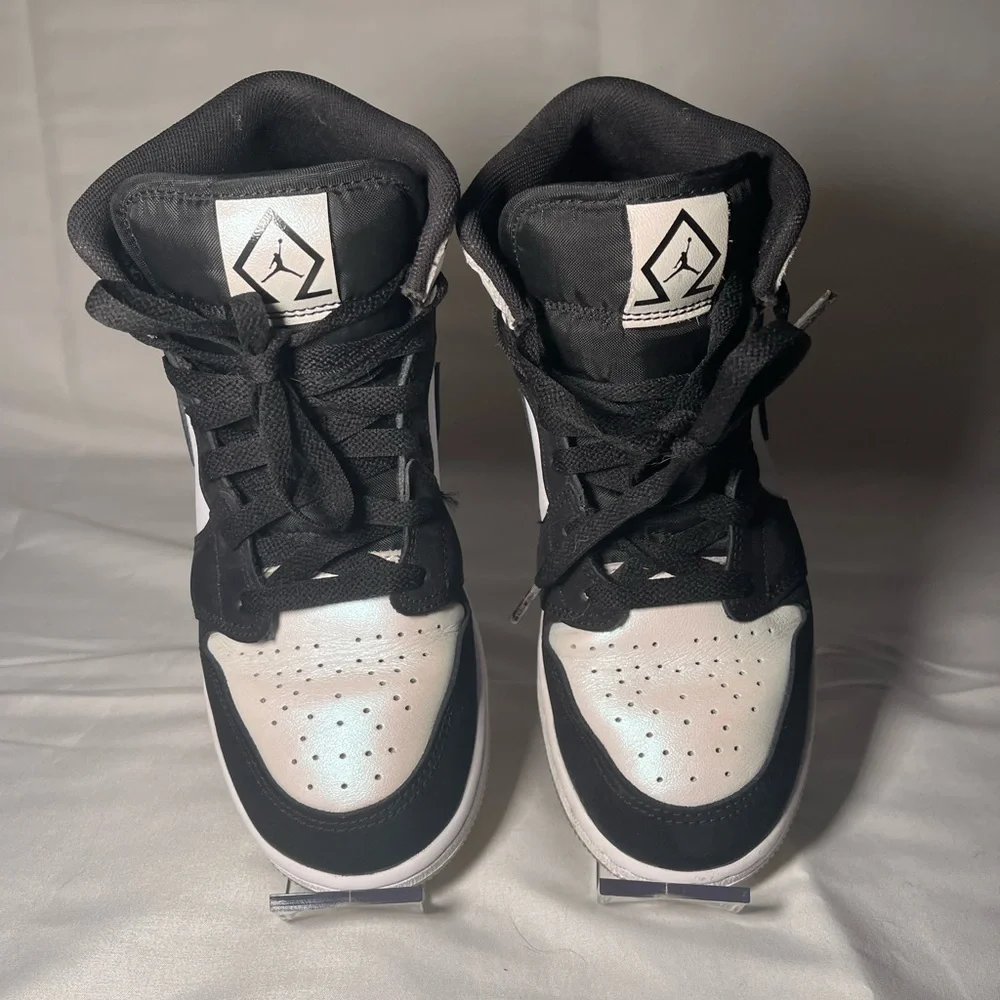 Size 5.5 GC Jordan 1 Mid
“Diamond Shorts” Colorway
No box - Picture 3 of 5